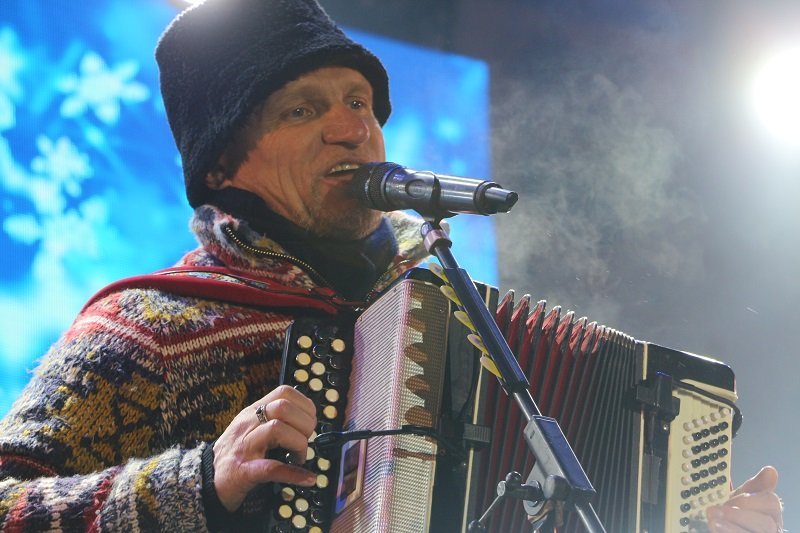 В Днепре с рождественским концертом выступил Олег Скрипка (ФОТО, ВИДЕО) 7