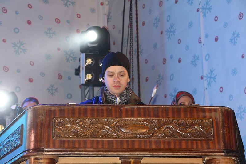 В Днепре с рождественским концертом выступил Олег Скрипка (ФОТО, ВИДЕО) 8