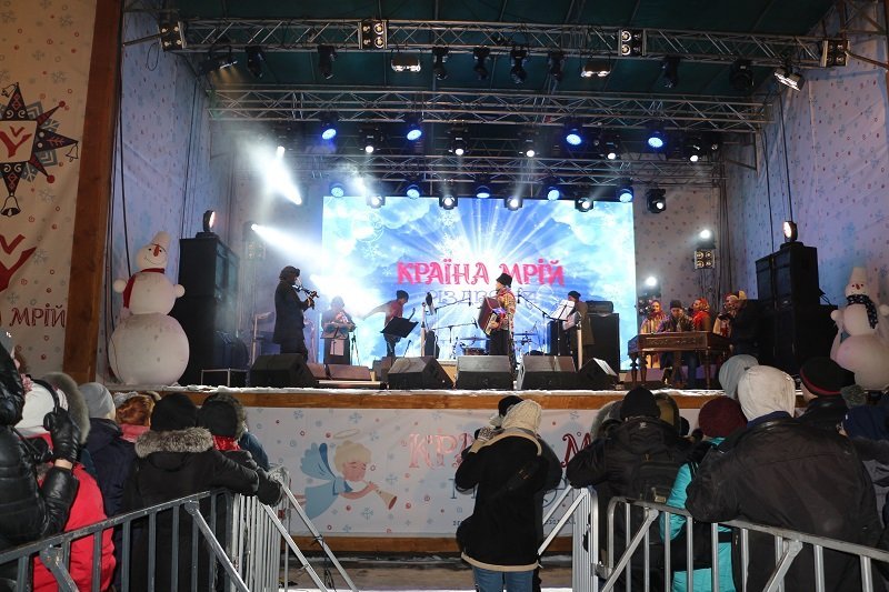 В Днепре с рождественским концертом выступил Олег Скрипка (ФОТО, ВИДЕО) 12