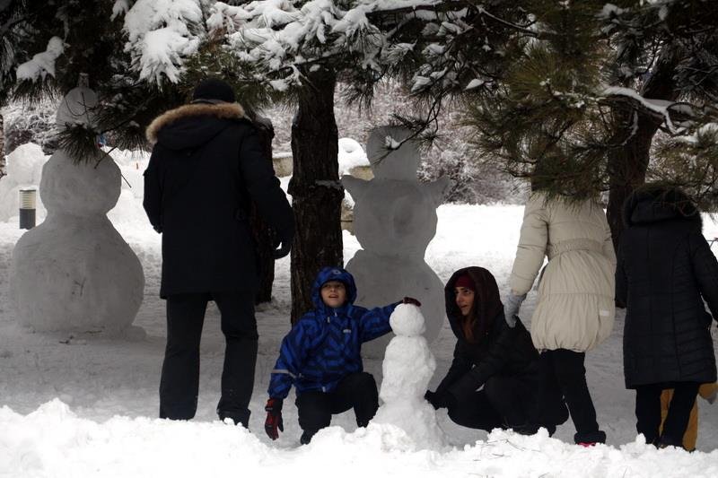 Днепр заполонили снеговики (ФОТО) 13