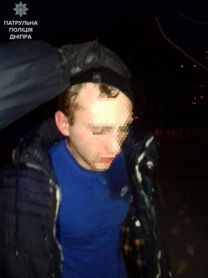 В Днепре мужчина на улице ограбил девушку, но получил отпор от свидетелей 1