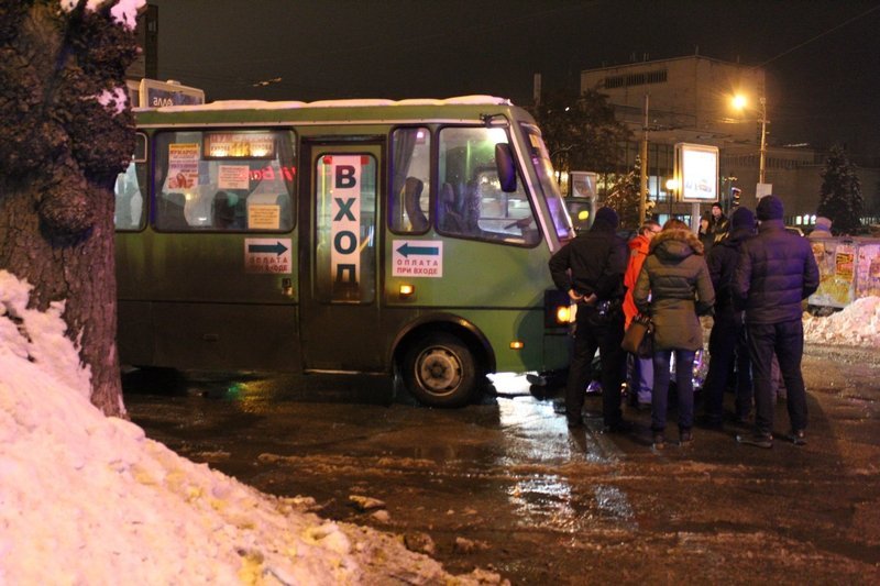 На Яворницкого автобус сбил человека (ФОТО) 5
