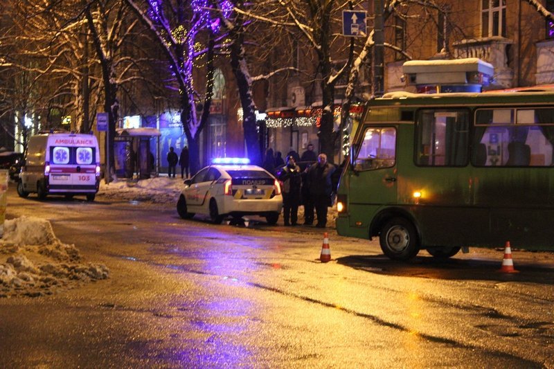 На Яворницкого автобус сбил человека (ФОТО) 8
