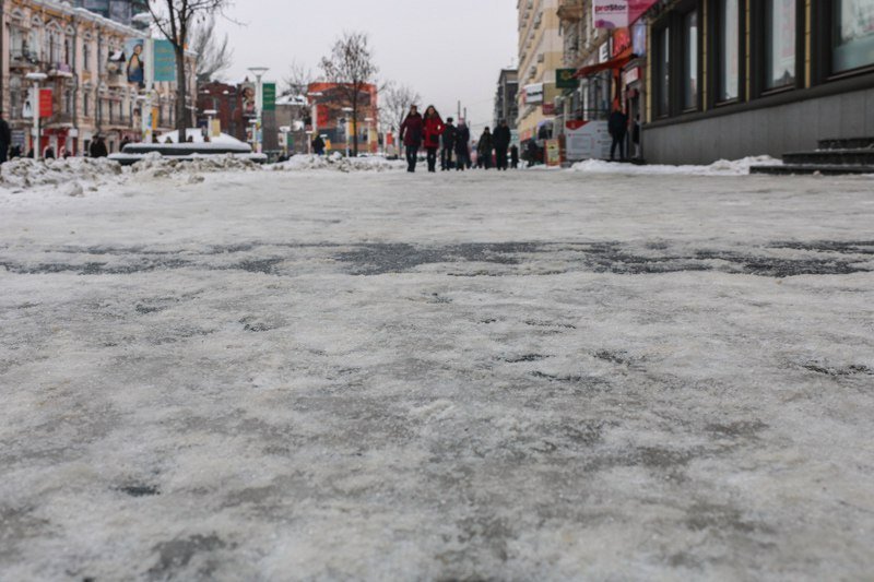 Осторожно, скользко: в Днепре опасно ходить по улицам (ФОТО) 1
