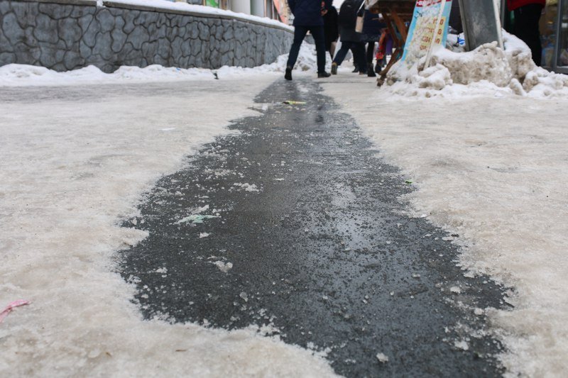Осторожно, скользко: в Днепре опасно ходить по улицам (ФОТО) 2