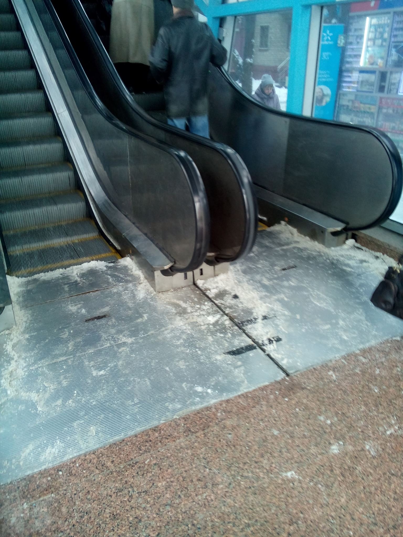 Осторожно, скользко: в Днепре опасно ходить по улицам (ФОТО) 6