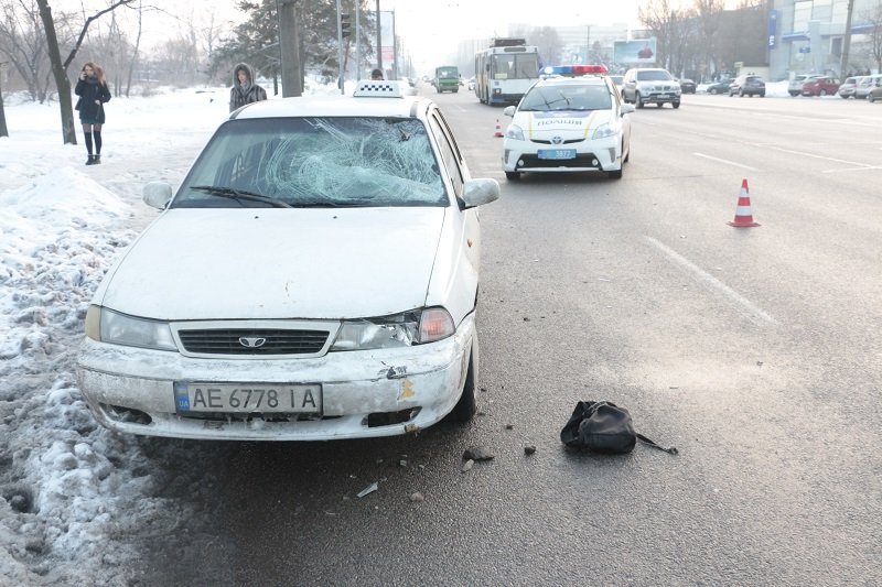 Возле ПриватБанка водитель на Daewoo сбил женщину (ФОТО, ОБНОВЛЯЕТСЯ) 6
