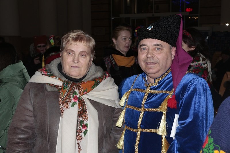 Бойцы АТО и волонтеры пели щедривки на вокзале (ФОТО, ВИДЕО) 1