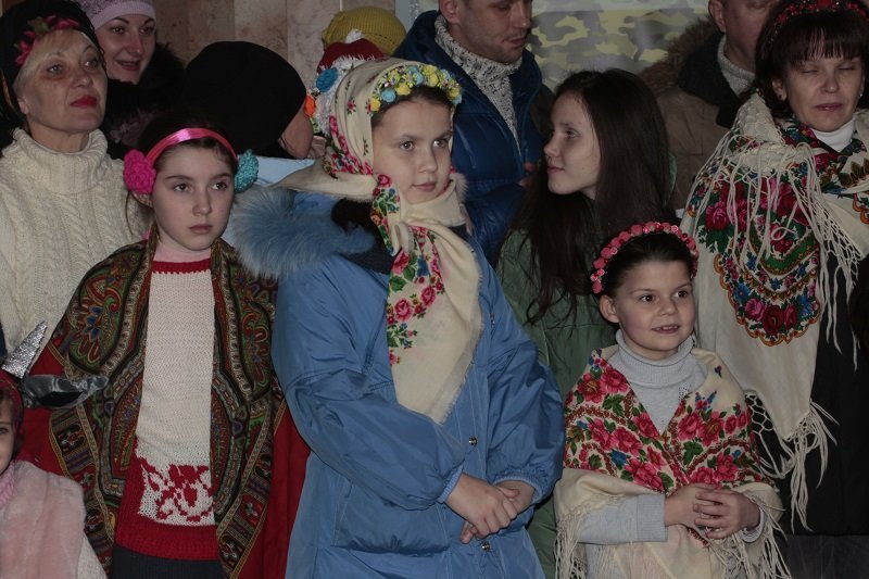 Бойцы АТО и волонтеры пели щедривки на вокзале (ФОТО, ВИДЕО) 4