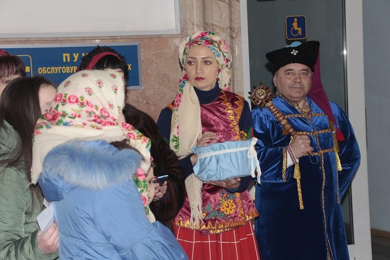 Бойцы АТО и волонтеры пели щедривки на вокзале (ФОТО, ВИДЕО) 5