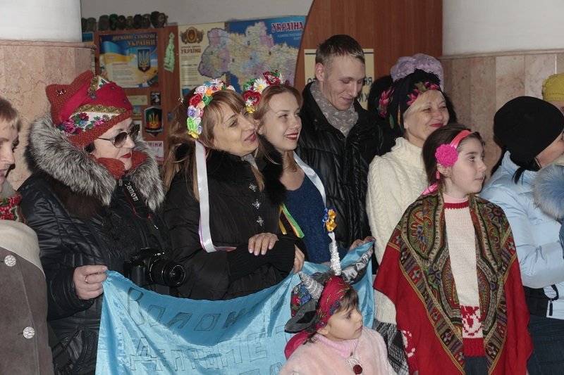 Бойцы АТО и волонтеры пели щедривки на вокзале (ФОТО, ВИДЕО) 7