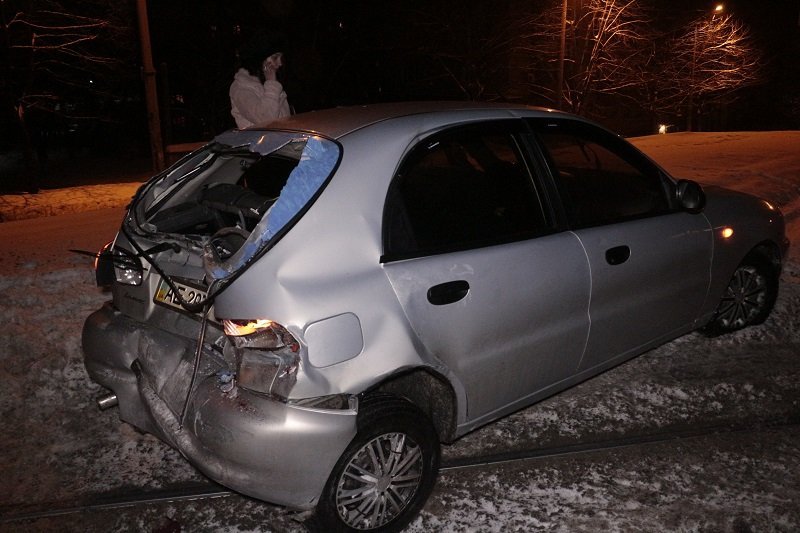ДТП на Мазепы: грузовик въехал в такси (ФОТО) 2