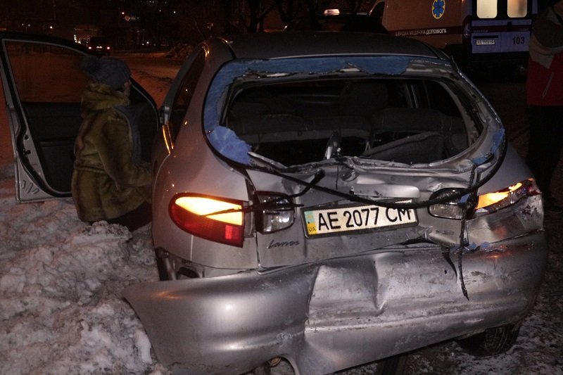 ДТП на Мазепы: грузовик въехал в такси (ФОТО) 3