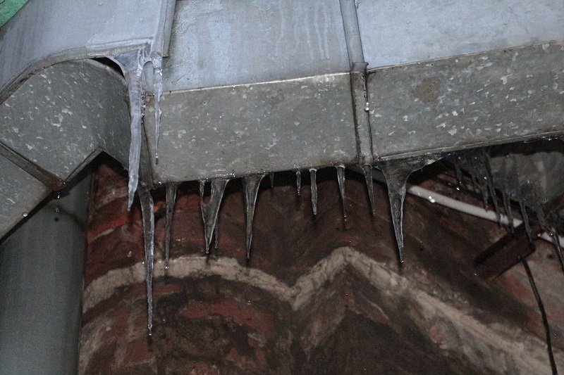 Скользкие улицы и везде лужи: в Днепр пришла оттепель  (ФОТО) 6