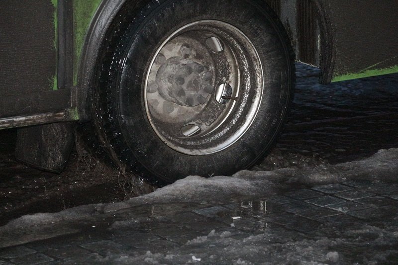 Скользкие улицы и везде лужи: в Днепр пришла оттепель  (ФОТО) 8