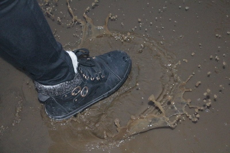 Скользкие улицы и везде лужи: в Днепр пришла оттепель  (ФОТО) 9