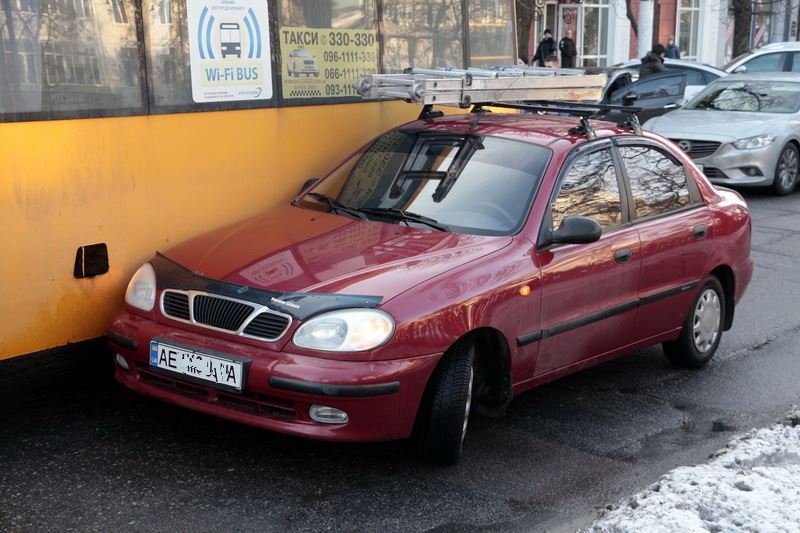 На Яворницкого столкнулись маршрутка и Daewoo: большая пробка в центре города (ФОТО, ВИДЕО) 2