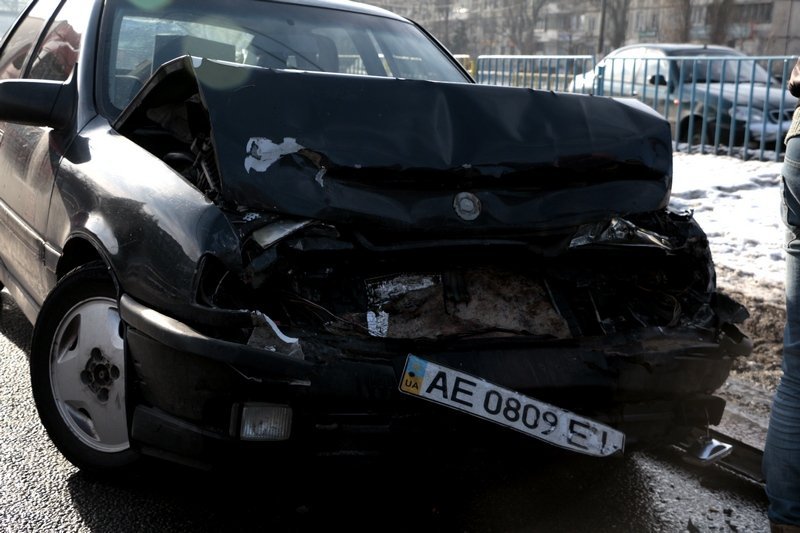 На Слобожанском столкнулись 3 автомобиля: образовалась пробка (ФОТО) 4