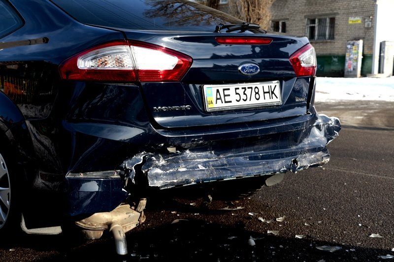 На Слобожанском столкнулись 3 автомобиля: образовалась пробка (ФОТО) 6