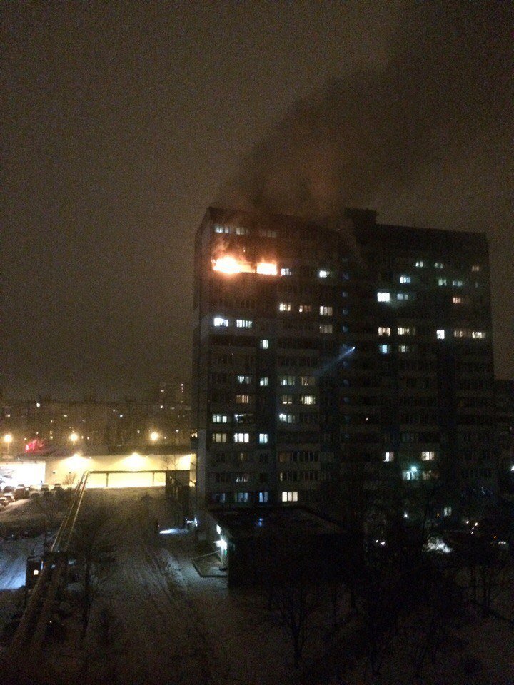 Сильный пожар на Коммунаре: горит квартира на 14-м этаже высотного дома, эвакуируют людей (ФОТО) 2
