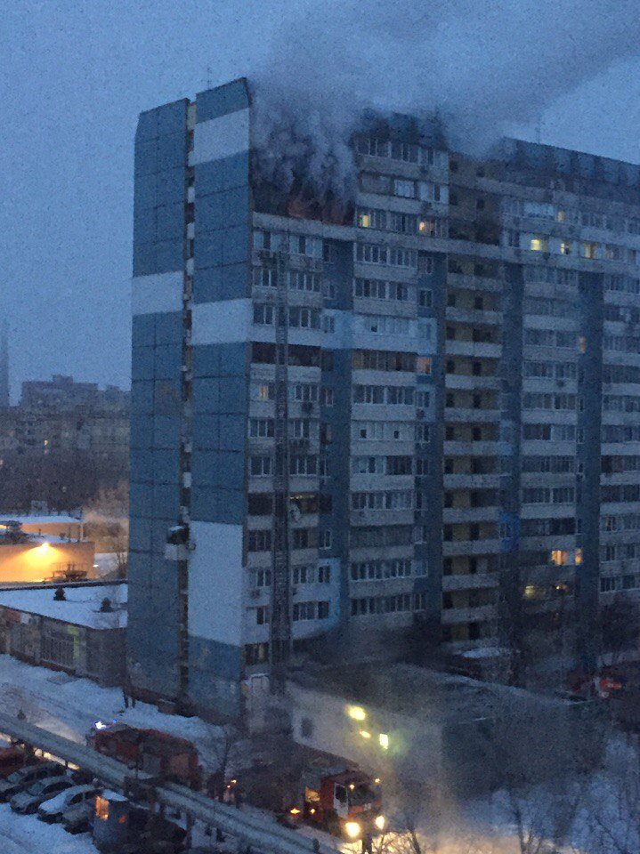 Сильный пожар на Коммунаре: горит квартира на 14-м этаже высотного дома, эвакуируют людей (ФОТО) 8