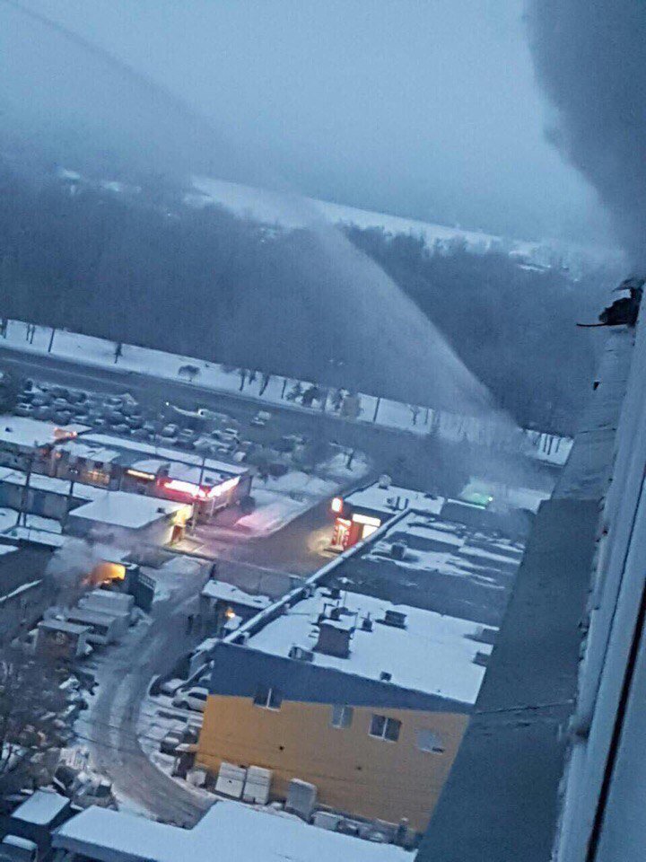 Сильный пожар на Коммунаре: горит квартира на 14-м этаже высотного дома, эвакуируют людей (ФОТО) 11