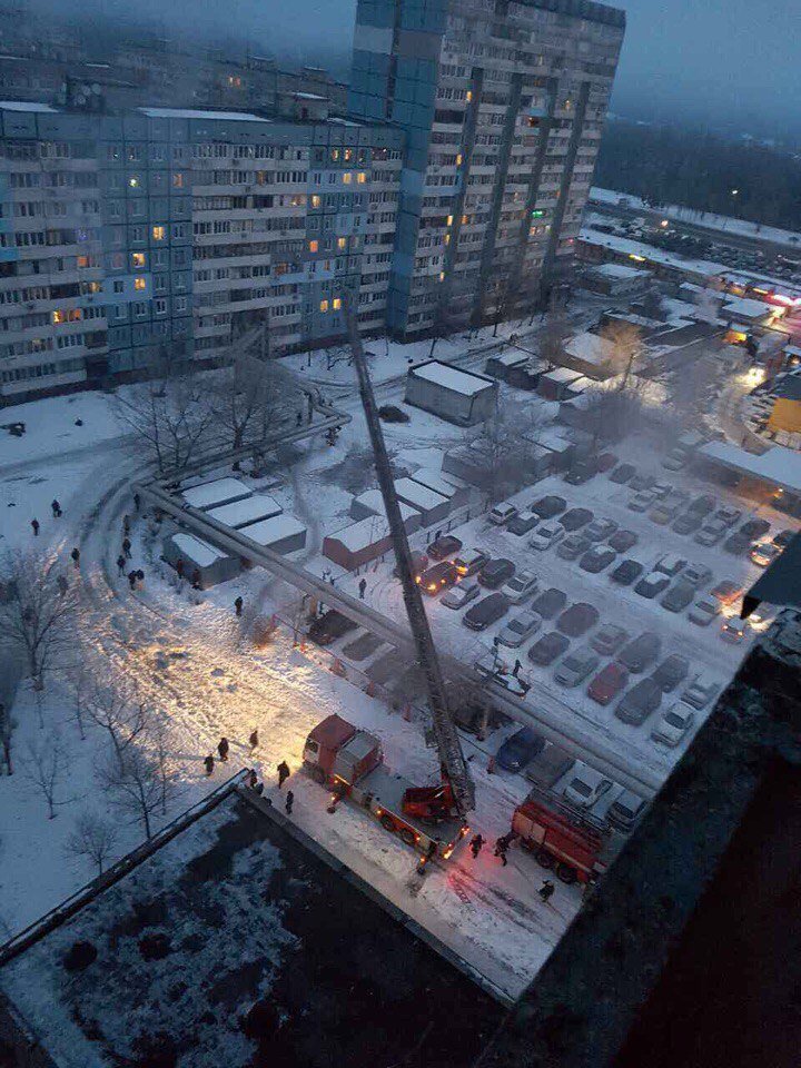 Сильный пожар на Коммунаре: горит квартира на 14-м этаже высотного дома, эвакуируют людей (ФОТО) 14