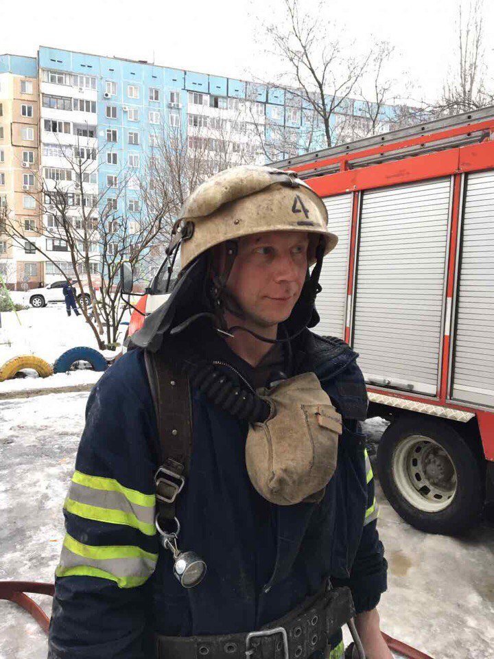 Сильный пожар на Коммунаре: горит квартира на 14-м этаже высотного дома, эвакуируют людей (ФОТО) 15