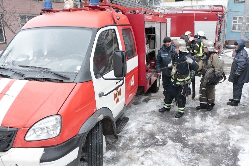 Пожар на Коммунаре: спасли 11 человек, новые подробности (ФОТО, ВИДЕО) 17