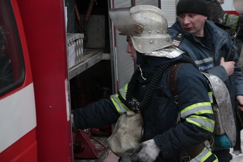 Пожар на Коммунаре: спасли 11 человек, новые подробности (ФОТО, ВИДЕО) 18