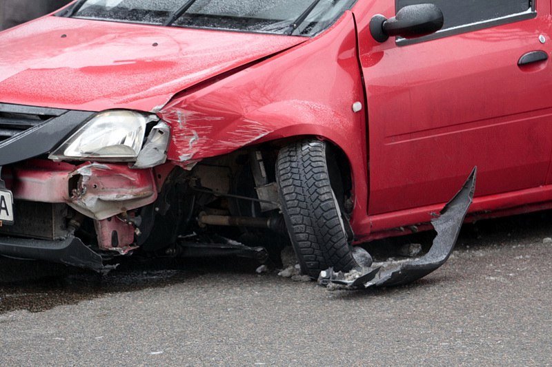 Авария возле памятника Славы: водитель не справился с управлением 5