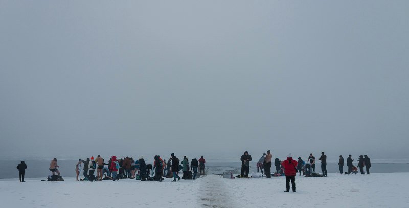 Крещение в Днепре: как в туман на Монастырском горожане купались (ФОТО) 1