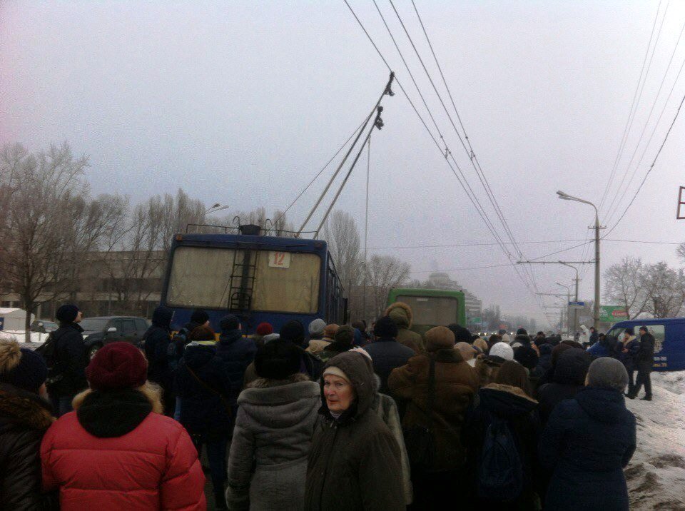 ДТП возле ресторана "Хутор": столкнулись маршрутка, BMW и микроавтобус или как люди троллейбус толкали (ФОТО) 4