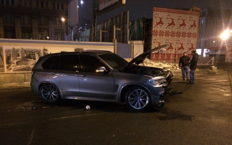 ДТП в центре Днепра: столкнулись BMW и Lada (ФОТО) 3