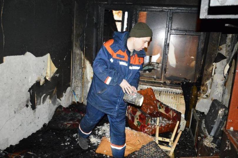 Пожар в Днепре: из 9-этажки эвакуировали детей, пострадал мужчина (ФОТО) 3