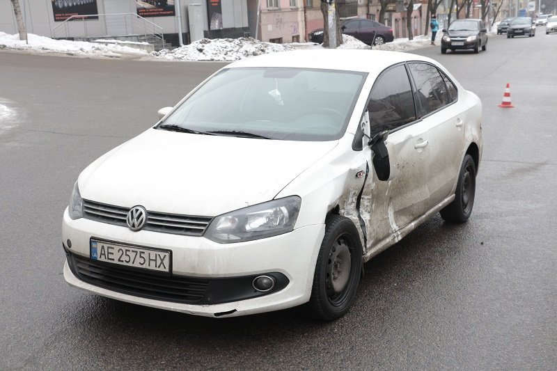 ДТП в центре Днепра: столкнулись Volkswagen и Mitsubishi (ФОТО) 8