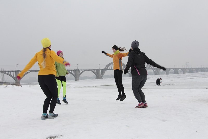 Девушки Днепра бегали по острову и ныряли в ледяную воду: зачем и как это было (ФОТО, ВИДЕО) 4