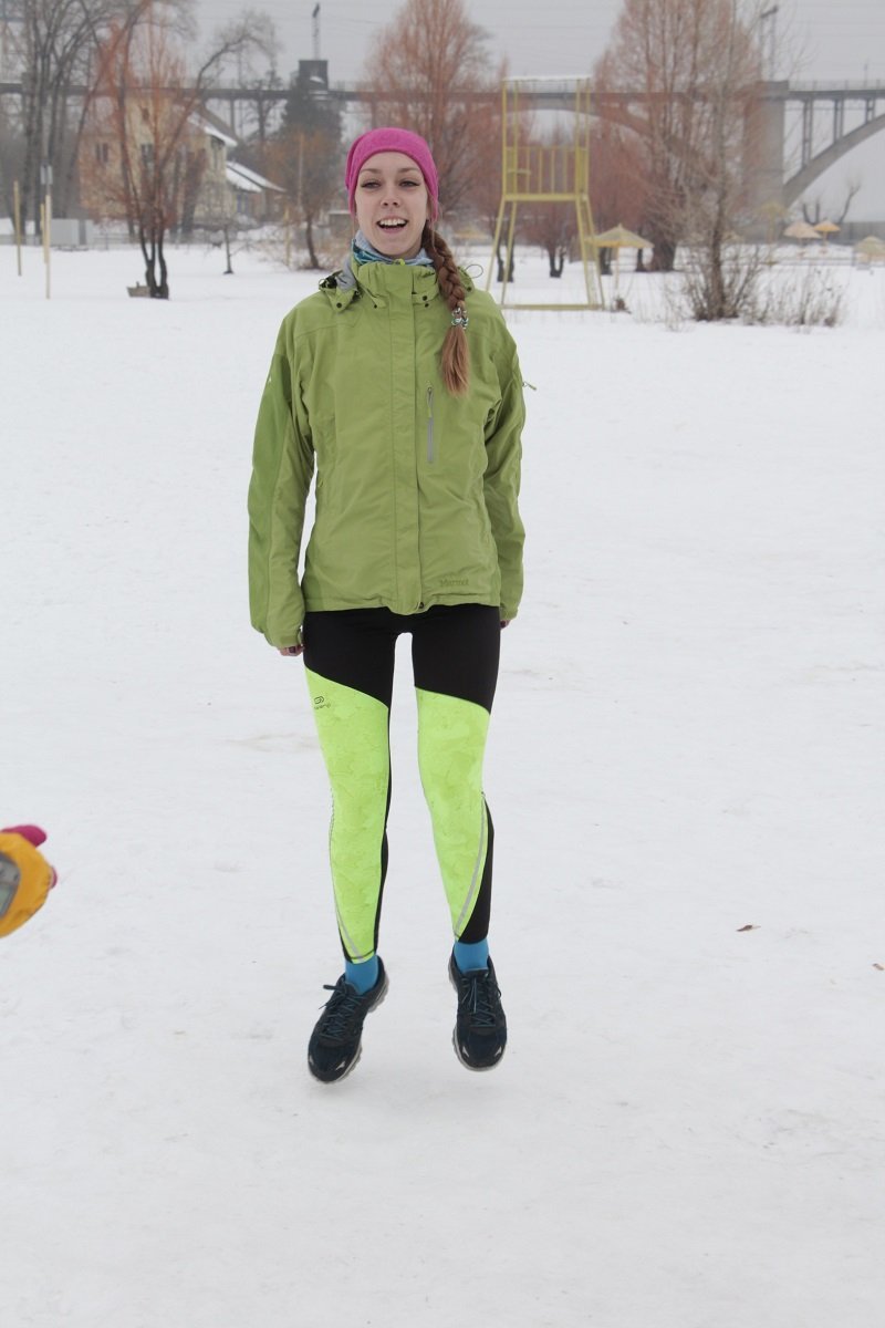 Девушки Днепра бегали по острову и ныряли в ледяную воду: зачем и как это было (ФОТО, ВИДЕО) 5