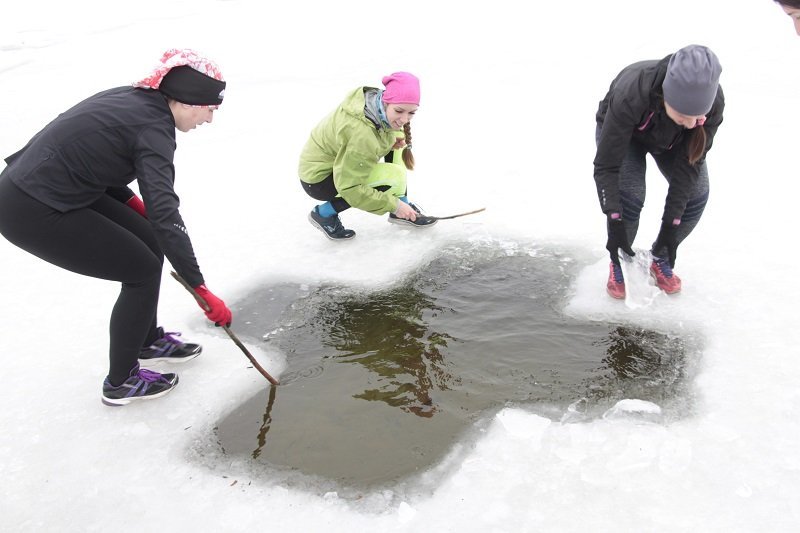 Девушки Днепра бегали по острову и ныряли в ледяную воду: зачем и как это было (ФОТО, ВИДЕО) 10