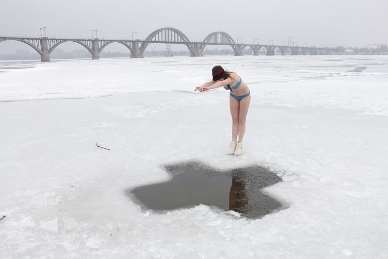 Девушки Днепра бегали по острову и ныряли в ледяную воду: зачем и как это было (ФОТО, ВИДЕО) 20