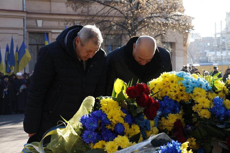 Ко Дню Соборности днепряне возложили цветы: как это было (ФОТО) 10