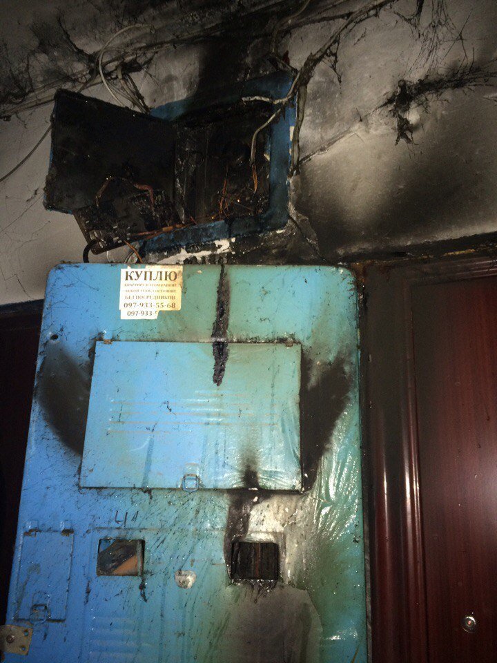 В Днепре в многоквартирном доме горели щитовые на пяти этажах (ФОТО) 2