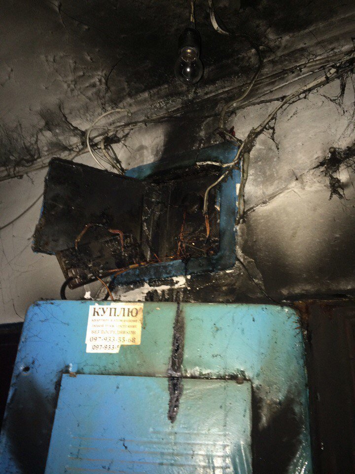 В Днепре в многоквартирном доме горели щитовые на пяти этажах (ФОТО) 6