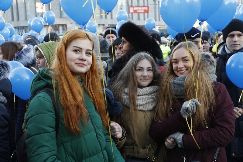 Сотни шаров в небе: в центре Днепра прошел желто-синий флешмоб (ФОТО, ВИДЕО) 15