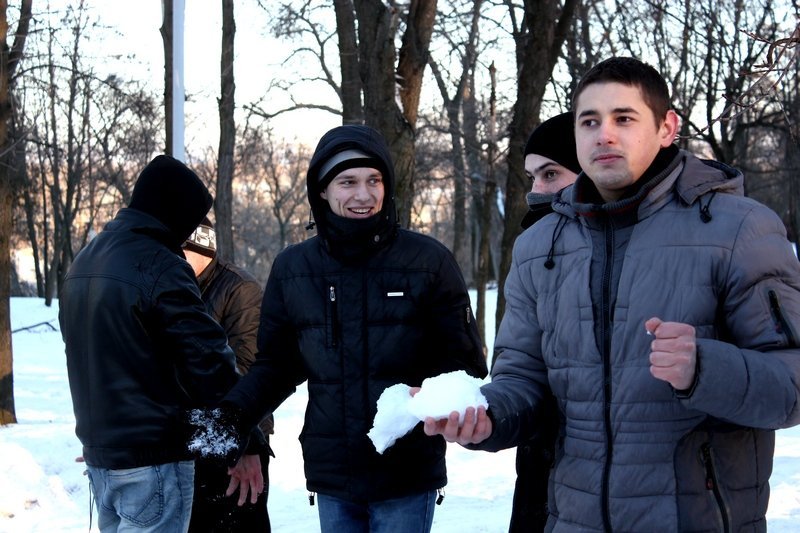 Жители Днепра сражались в снежной битве (ФОТО, ВИДЕО) 3