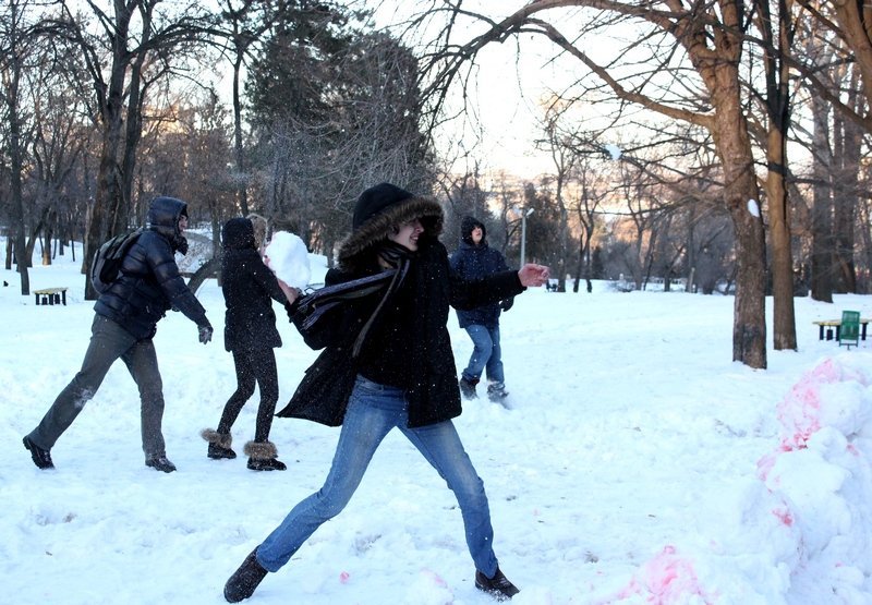 Жители Днепра сражались в снежной битве (ФОТО, ВИДЕО) 7