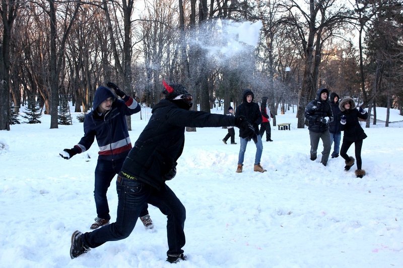 Жители Днепра сражались в снежной битве (ФОТО, ВИДЕО) 8