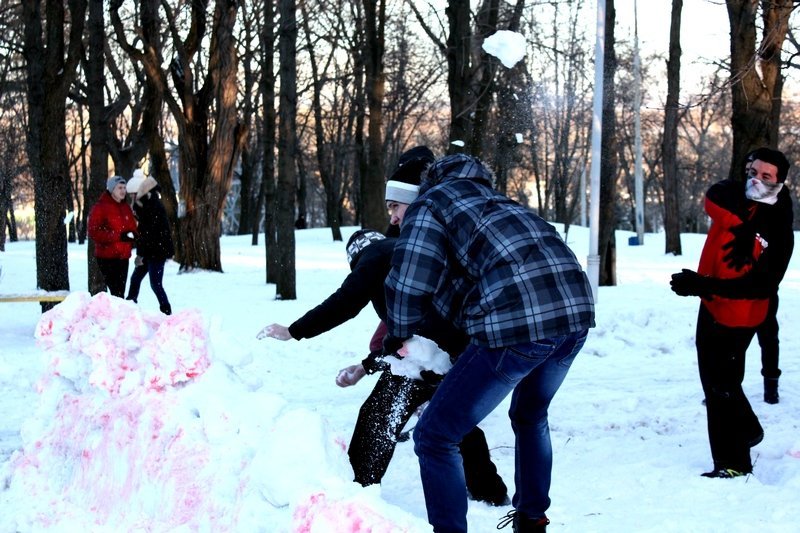 Жители Днепра сражались в снежной битве (ФОТО, ВИДЕО) 9