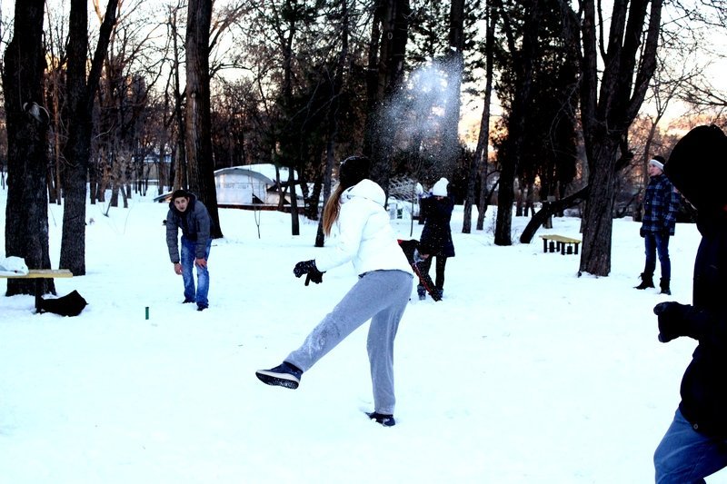 Жители Днепра сражались в снежной битве (ФОТО, ВИДЕО) 10