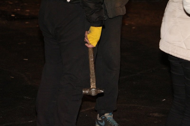 Праздник продолжается: на площади Героев Майдана произошла масштабная драка (ФОТО) 6